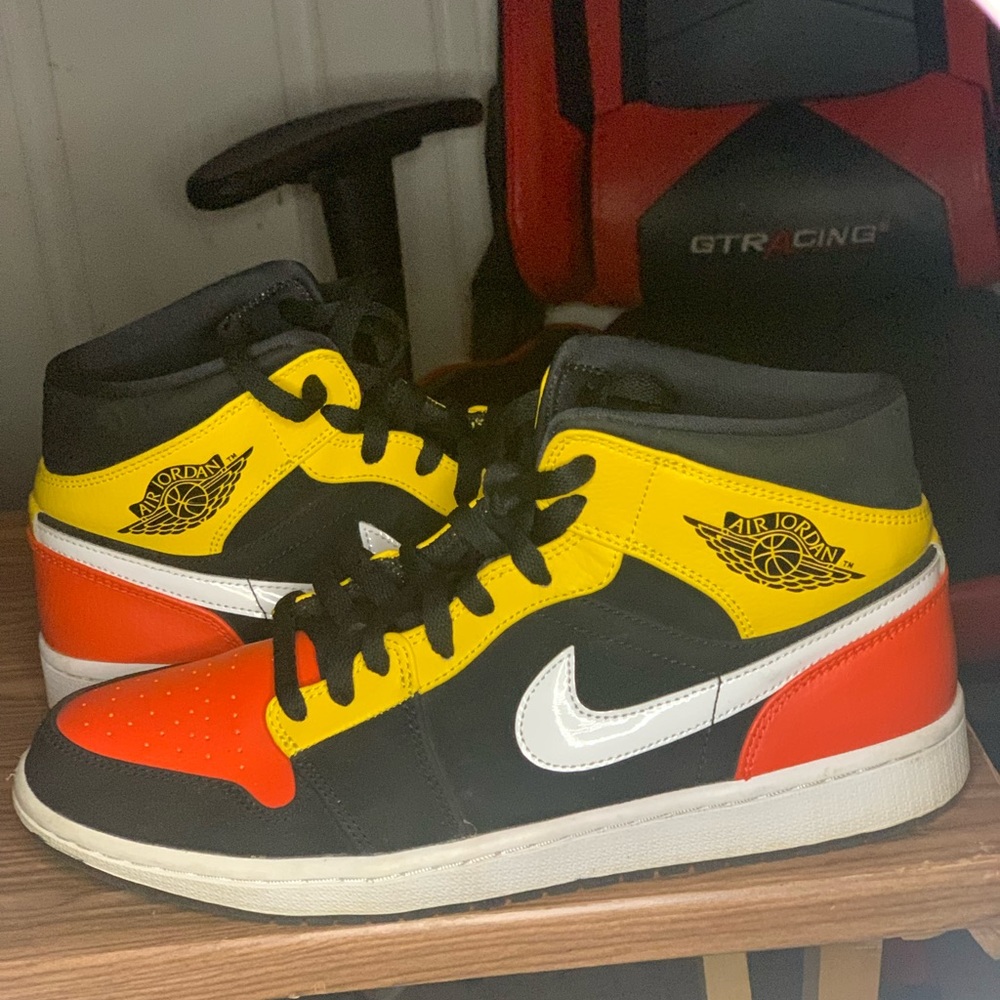 Air Jordan I Mid SE Raygun